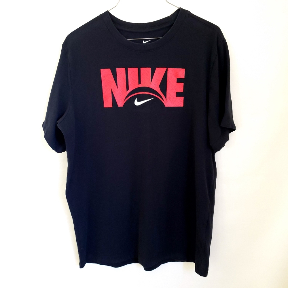 Nike Men's Black Logo Half Basketball Graphic T-Shirt Size L